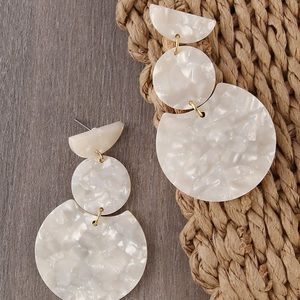 ❤️Brand New❤️Ivory Marbled Resin Geo Circle Dangle Earrings